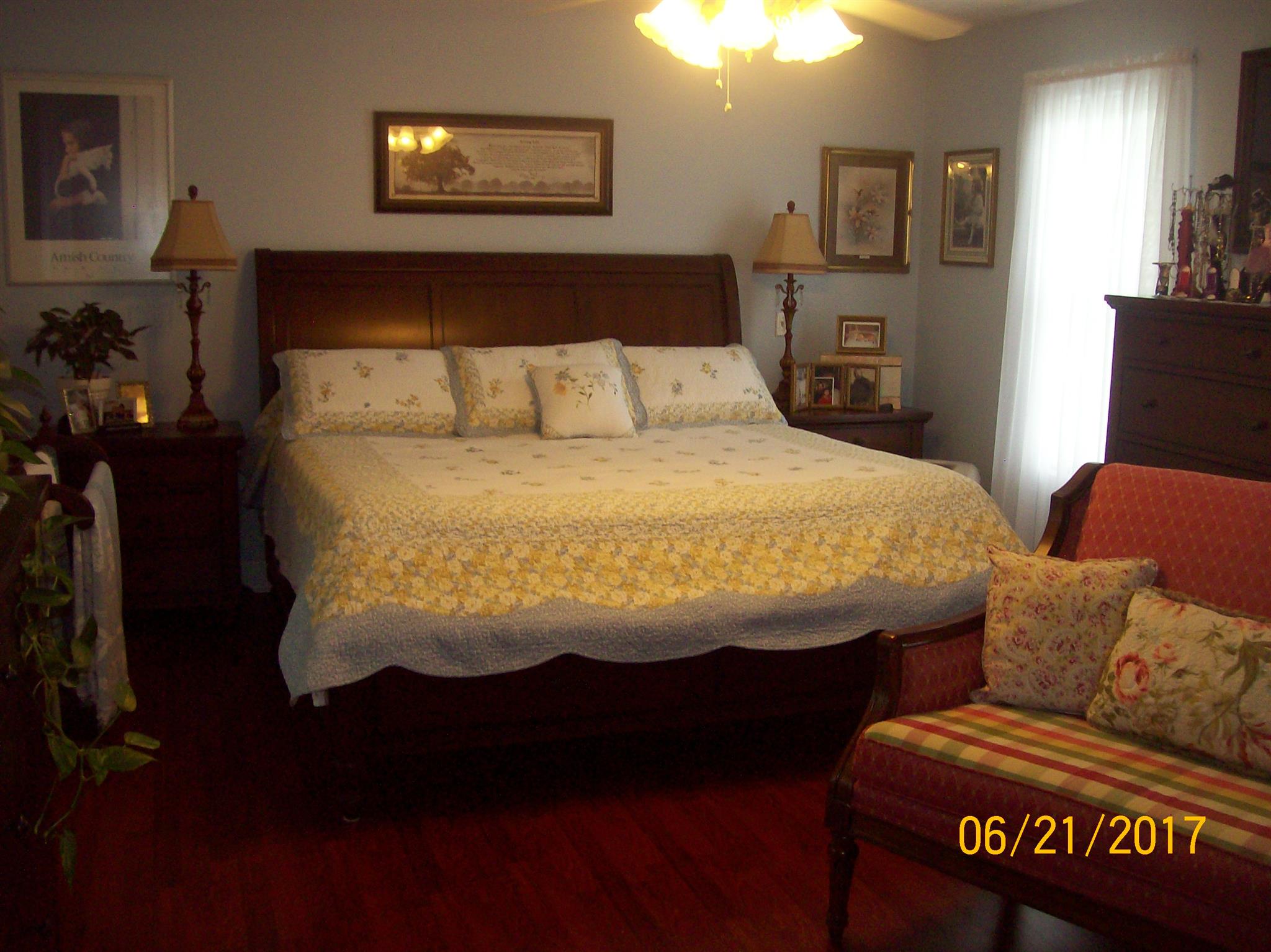 819 Liberty Road Lafayette, TN 37083 - Photo 10 of 13 Very spacious master bedroom.