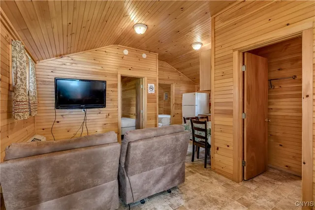 $699,000 | Undisclosed Address, Hammond, NY 13646