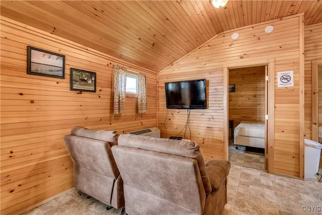 $699,000 | Undisclosed Address, Hammond, NY 13646