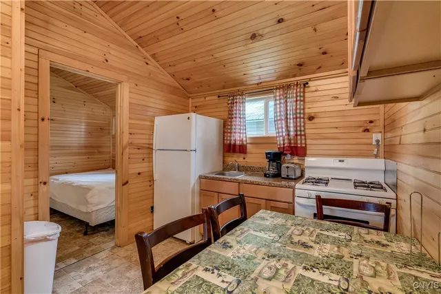 $699,000 | Undisclosed Address, Hammond, NY 13646