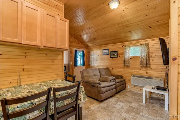 $699,000 | Undisclosed Address, Hammond, NY 13646