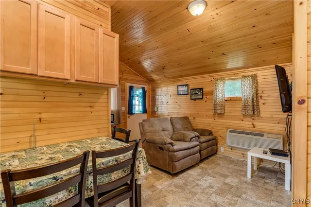 $699,000 | Undisclosed Address, Hammond, NY 13646