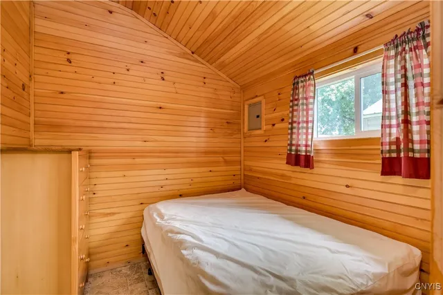 $699,000 | Undisclosed Address, Hammond, NY 13646