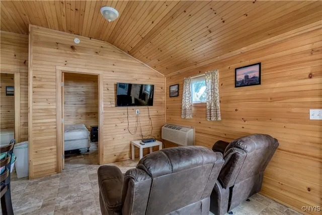 $699,000 | Undisclosed Address, Hammond, NY 13646