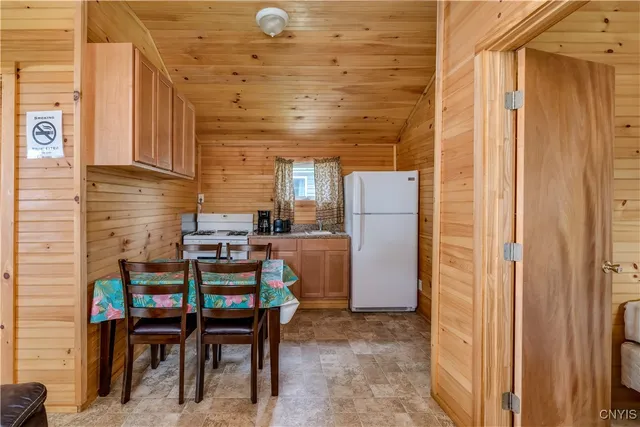 $699,000 | Undisclosed Address, Hammond, NY 13646