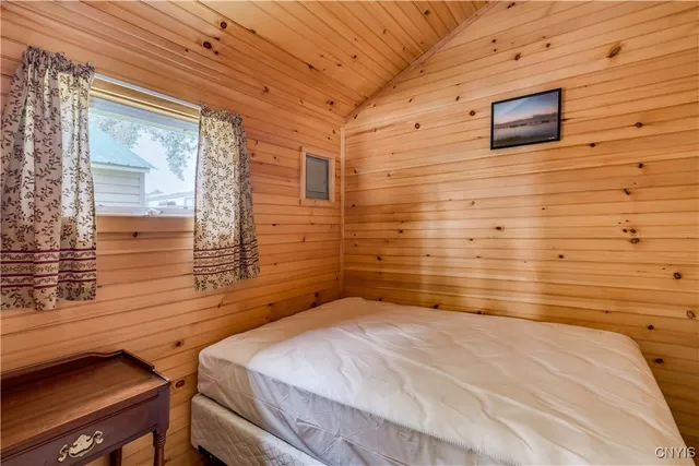 $699,000 | Undisclosed Address, Hammond, NY 13646