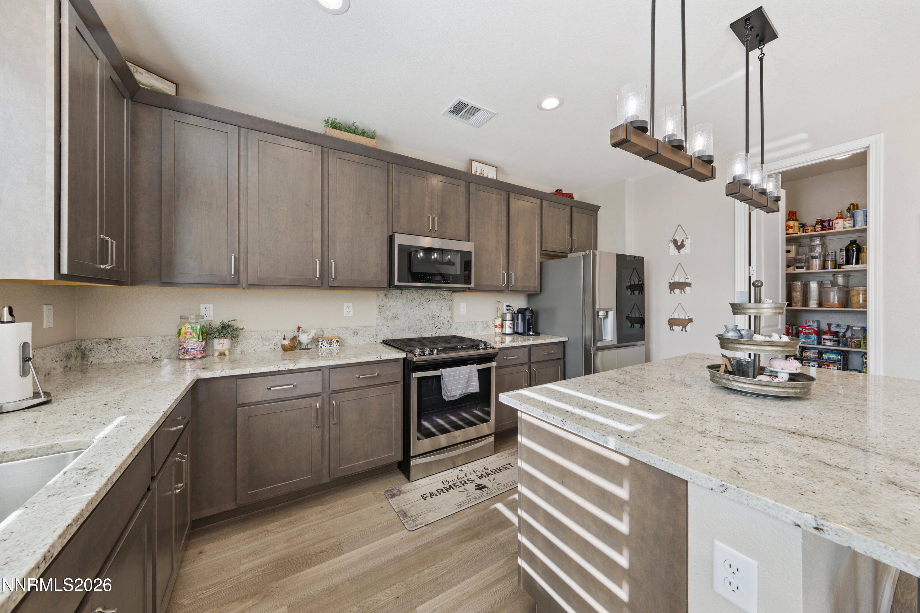 2131 Musselshell Court Sparks, NV 89436 - Photo 5 of 66 A7V09181