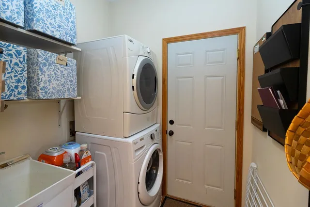 $639,900 | 360 E Street, Mendota, MN 55150