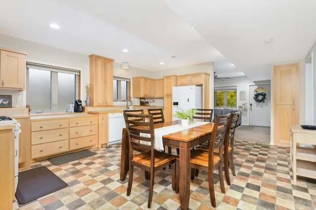 $639,900 | 360 E Street, Mendota, MN 55150