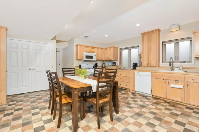 $639,900 | 360 E Street, Mendota, MN 55150