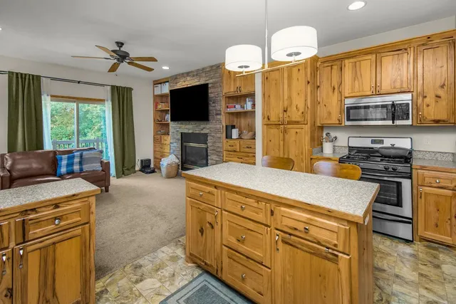 $639,900 | 360 E Street, Mendota, MN 55150