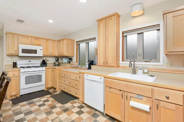 $639,900 | 360 E Street, Mendota, MN 55150