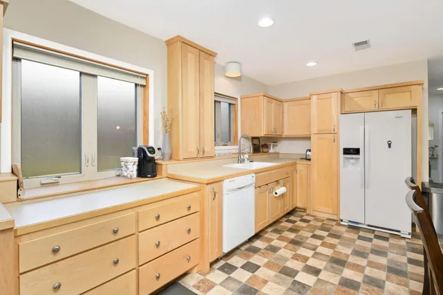 $639,900 | 360 E Street, Mendota, MN 55150