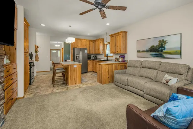 $639,900 | 360 E Street, Mendota, MN 55150