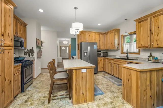 $639,900 | 360 E Street, Mendota, MN 55150