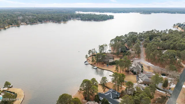 $525,000 | 122 Shaw Drive, Seven Lakes, NC 27376