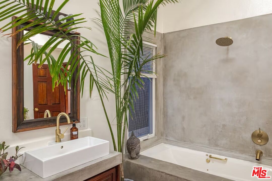 178 Muerdago Road Topanga, CA 90290 - Photo 21 of 73