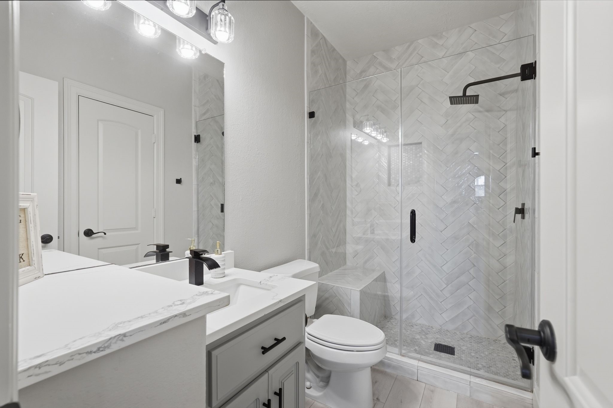 7603 Hogan Bridge Court Spring, TX 77389 - Photo 31 of 50 Designed for convenience, this full bathroom is easily accessible from both the guest bedroom and upstairs living area.