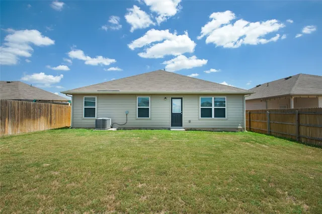 $2,100 | 108 Freedom Park Avenue, Liberty Hill, TX 78642