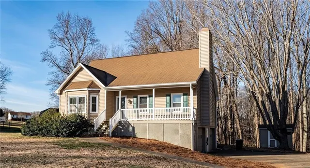 $299,900 | 1113 Ridgecliff Drive, Rural Hall, NC 27045