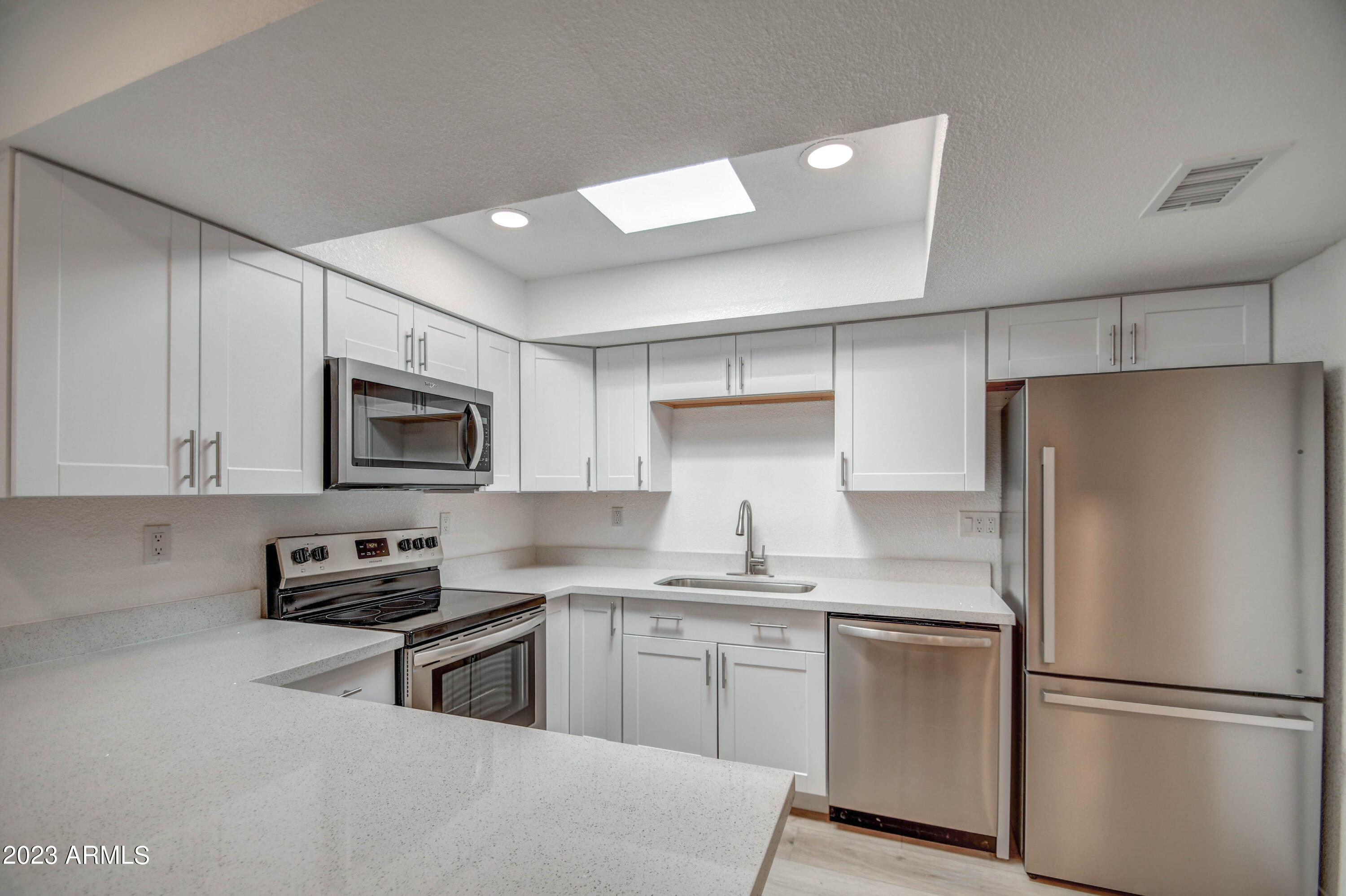 332 North Dobson Road, Unit 26 Mesa, AZ 85201 - Photo 5 of 19 KITCHEN 4