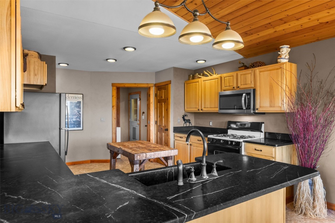 930 Colt Road Bozeman, MT 59715 - Photo 8 of 41 Gallery Image 8