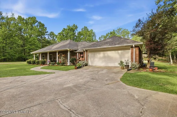 $749,000 | 174 South Eagle Ridge Drive, Florence, MS 39073