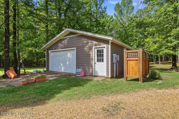 $749,000 | 174 South Eagle Ridge Drive, Florence, MS 39073