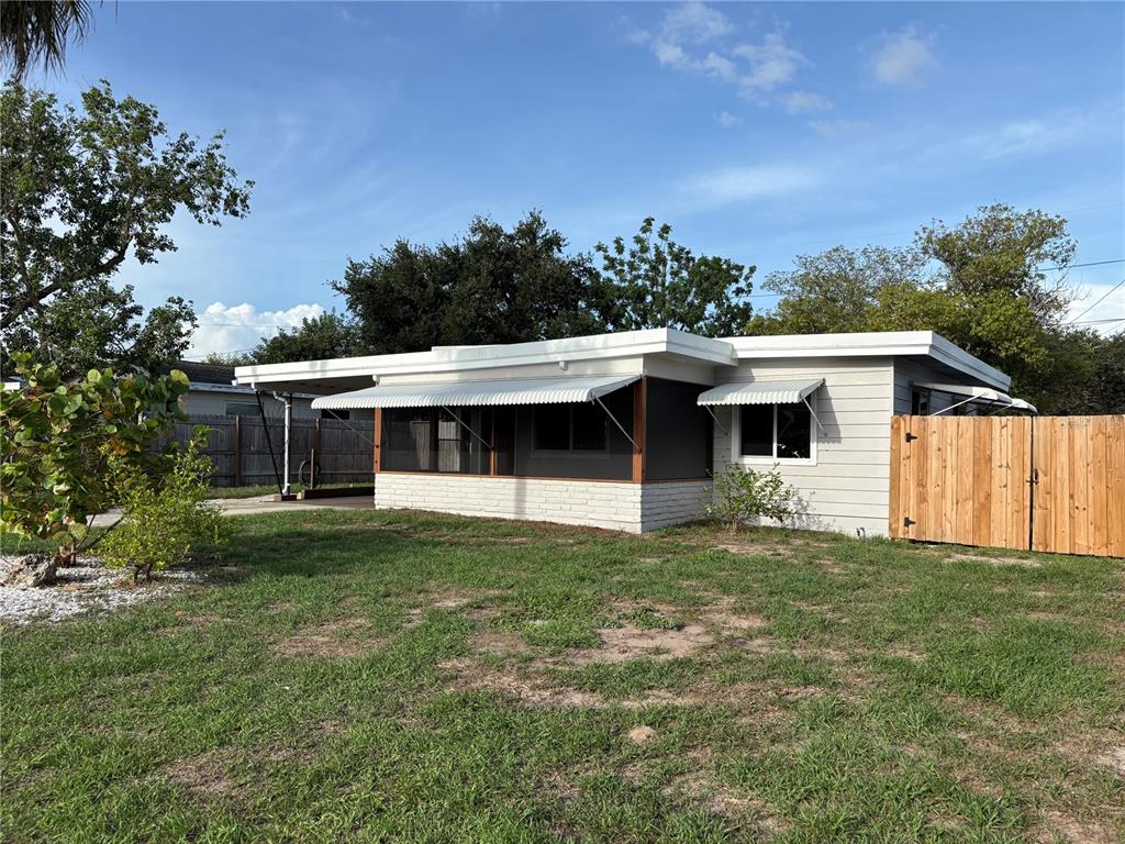 5165 104th Way North St. Petersburg, FL 33708 - Photo 2 of 29