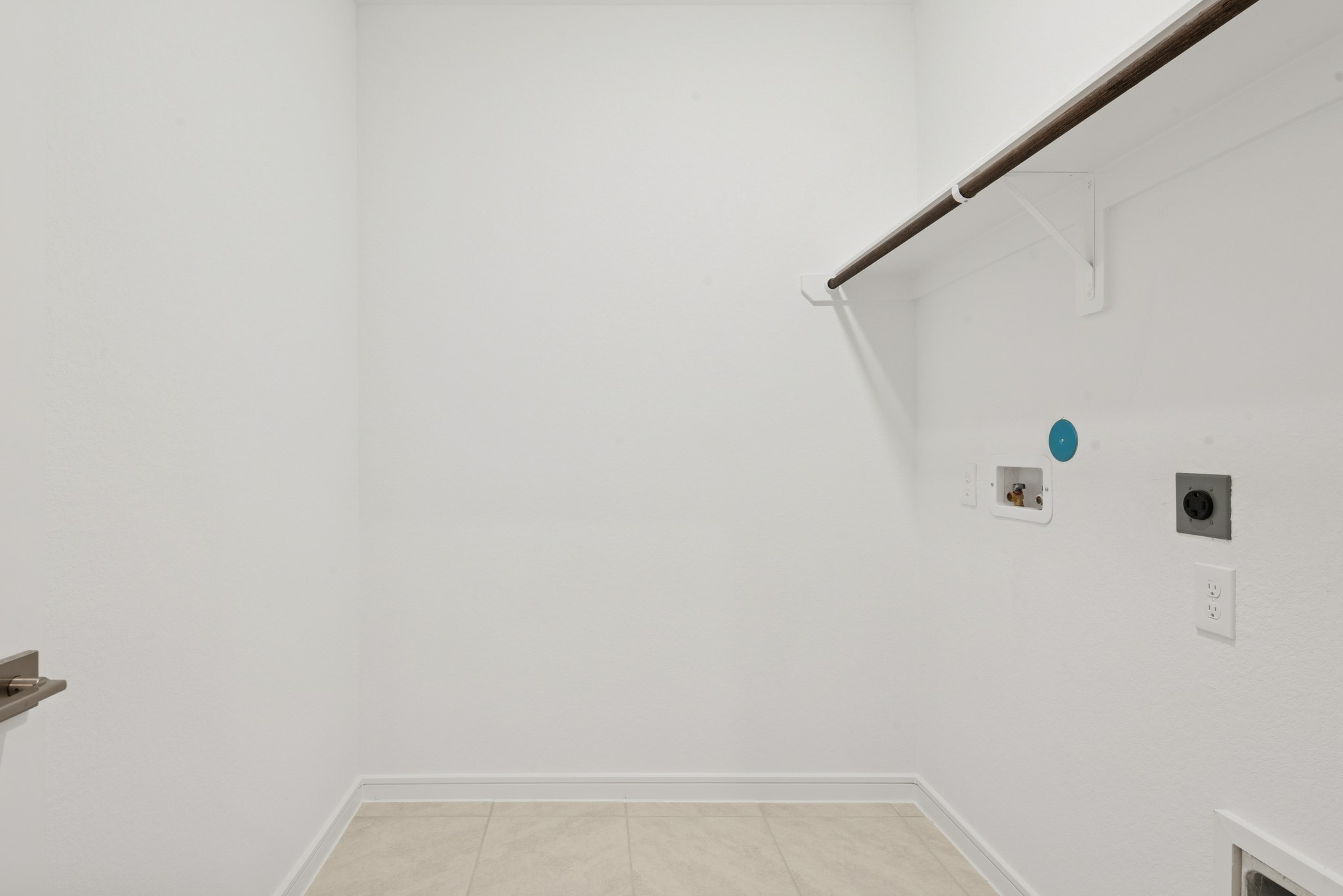 7803 Jasper Mdws Way Angleton, TX 77515 - Photo 17 of 26 Laundry room (*Photo not of actual home and used for illustration purposes only.)