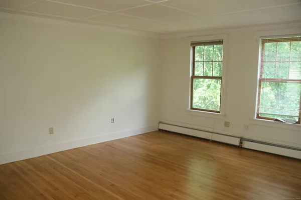 $2,650 | 955 Main Street, Coventry, CT 06238