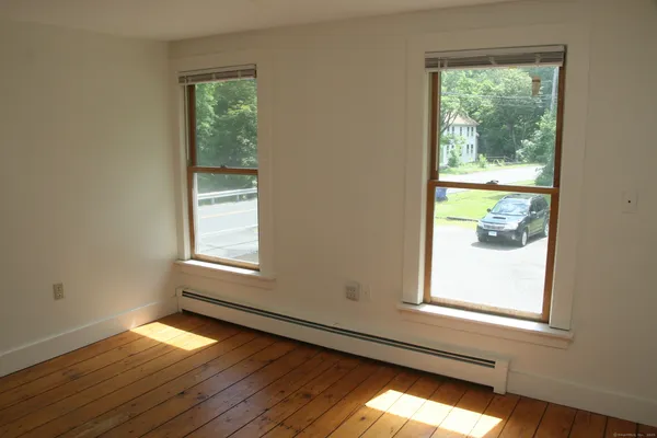 $2,650 | 955 Main Street, Coventry, CT 06238