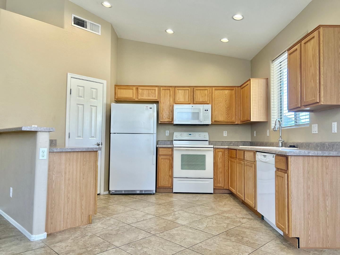 6660 East Roland Street Mesa, AZ 85215 - Photo 5 of 17 Photo #5