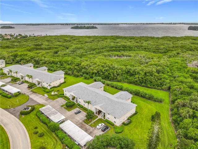$2,100 | 760 Lake Orchid Circle, Unit 204, Vero Beach, FL 32962
