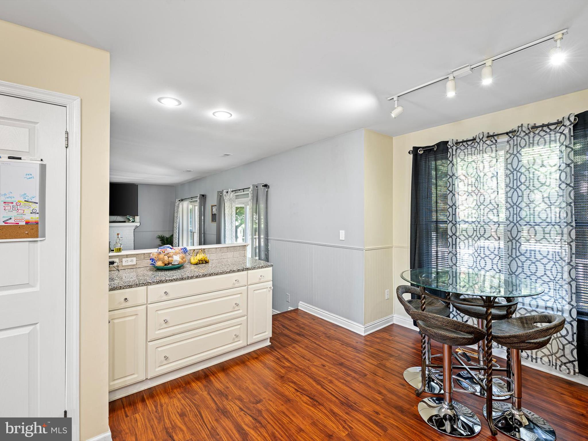 103 Osprey Court Camden Wyoming, DE 19934 - Photo 5 of 34 a room with furniture and a window
