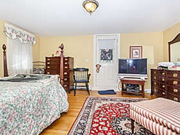 63 Elm Road Newton, MA 02460 - Photo 22 of 30 Gallery Image 22