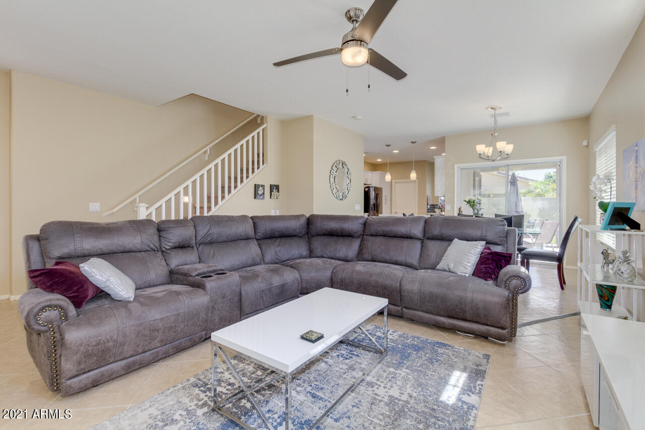 1865 East Del Rio Street Gilbert, AZ 85295 - Photo 4 of 39 Spacious Living Room
