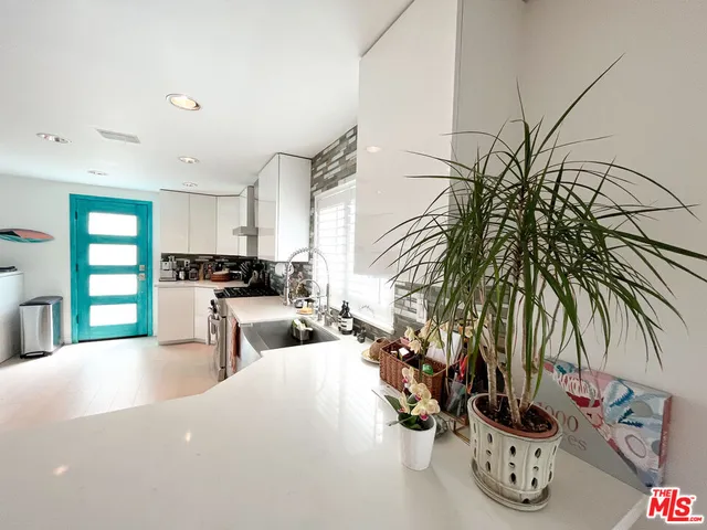 $2,299,999 | 114 Pacific Avenue, Venice, CA 90291