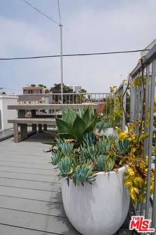 $2,299,999 | 114 Pacific Avenue, Venice, CA 90291