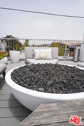 $2,299,999 | 114 Pacific Avenue, Venice, CA 90291