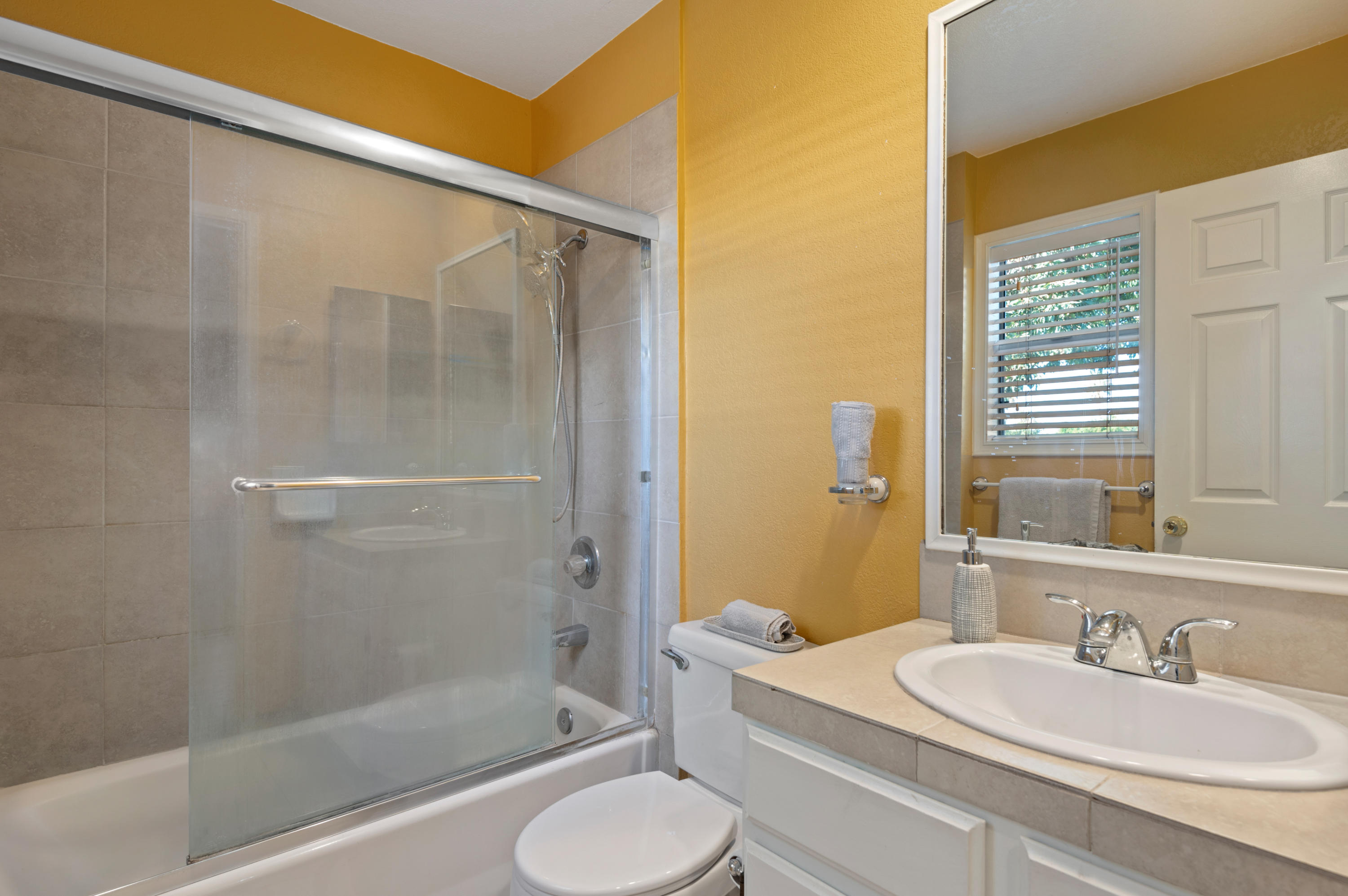 2128 Modoc Road, Unit F Santa Barbara, CA 93101 - Photo 13 of 19 14 - Bathroom 2