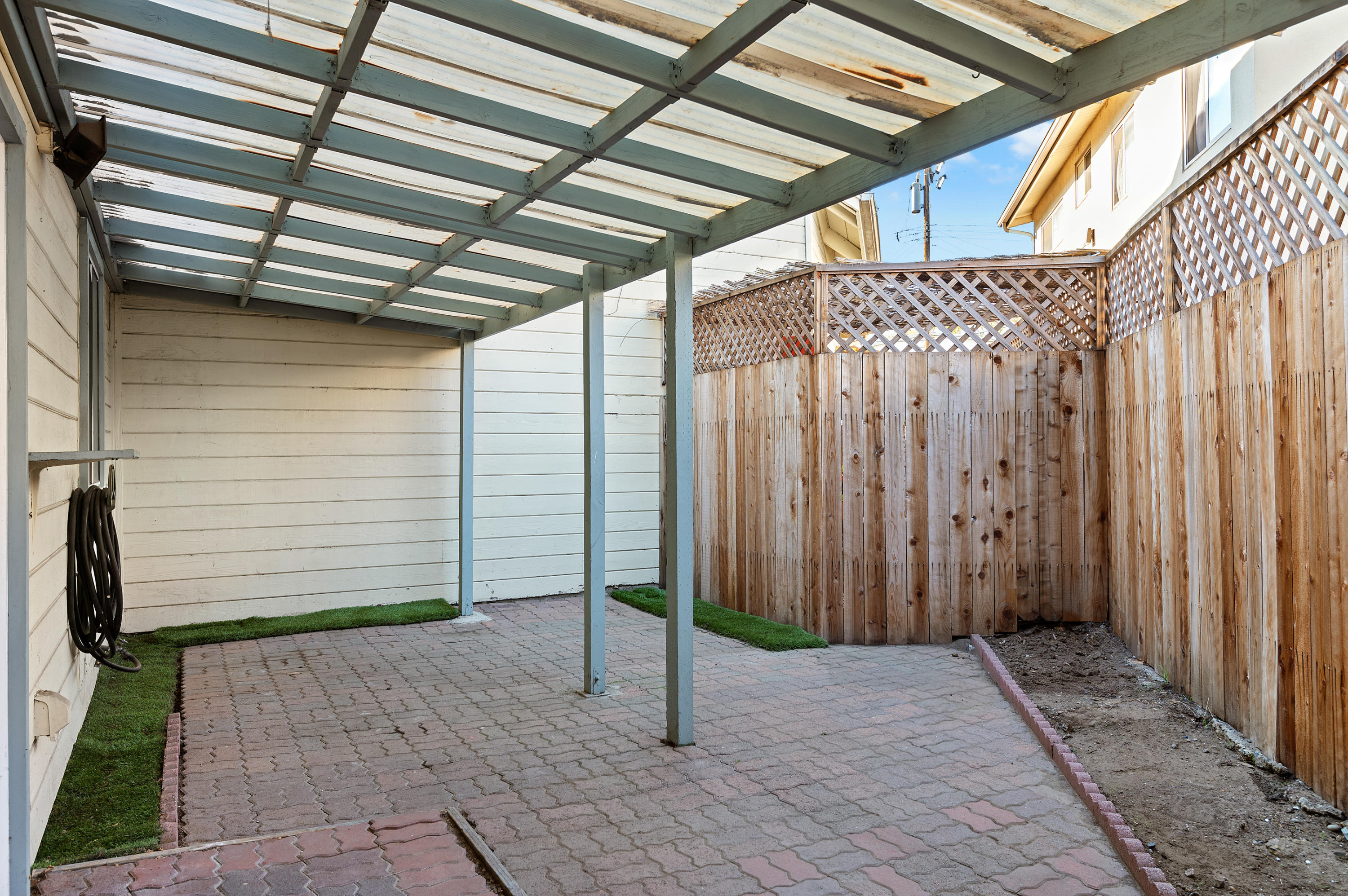 2128 Modoc Road, Unit F Santa Barbara, CA 93101 - Photo 15 of 19 16 - Back Patio