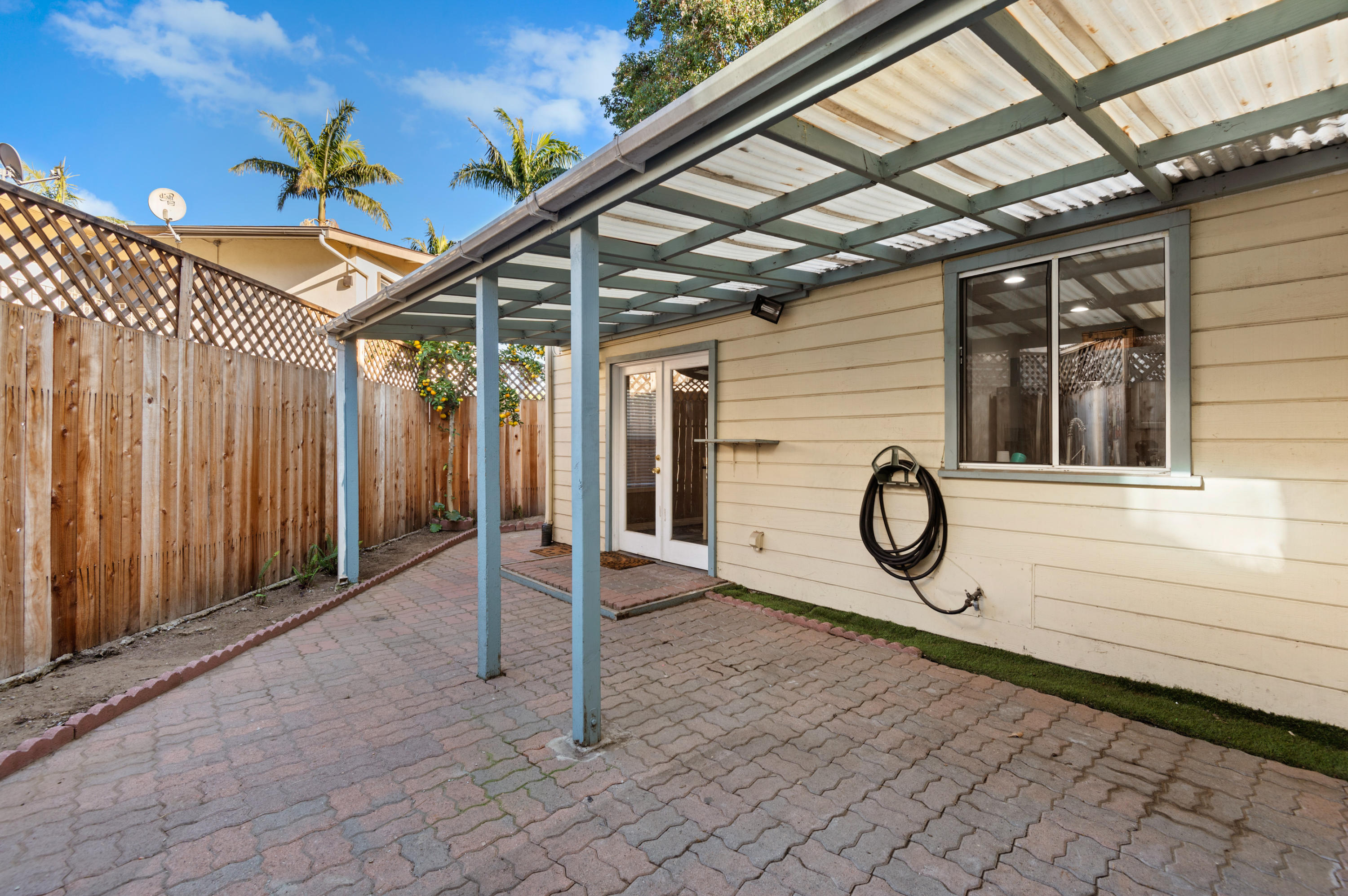 2128 Modoc Road, Unit F Santa Barbara, CA 93101 - Photo 16 of 19 17 - Back Patio