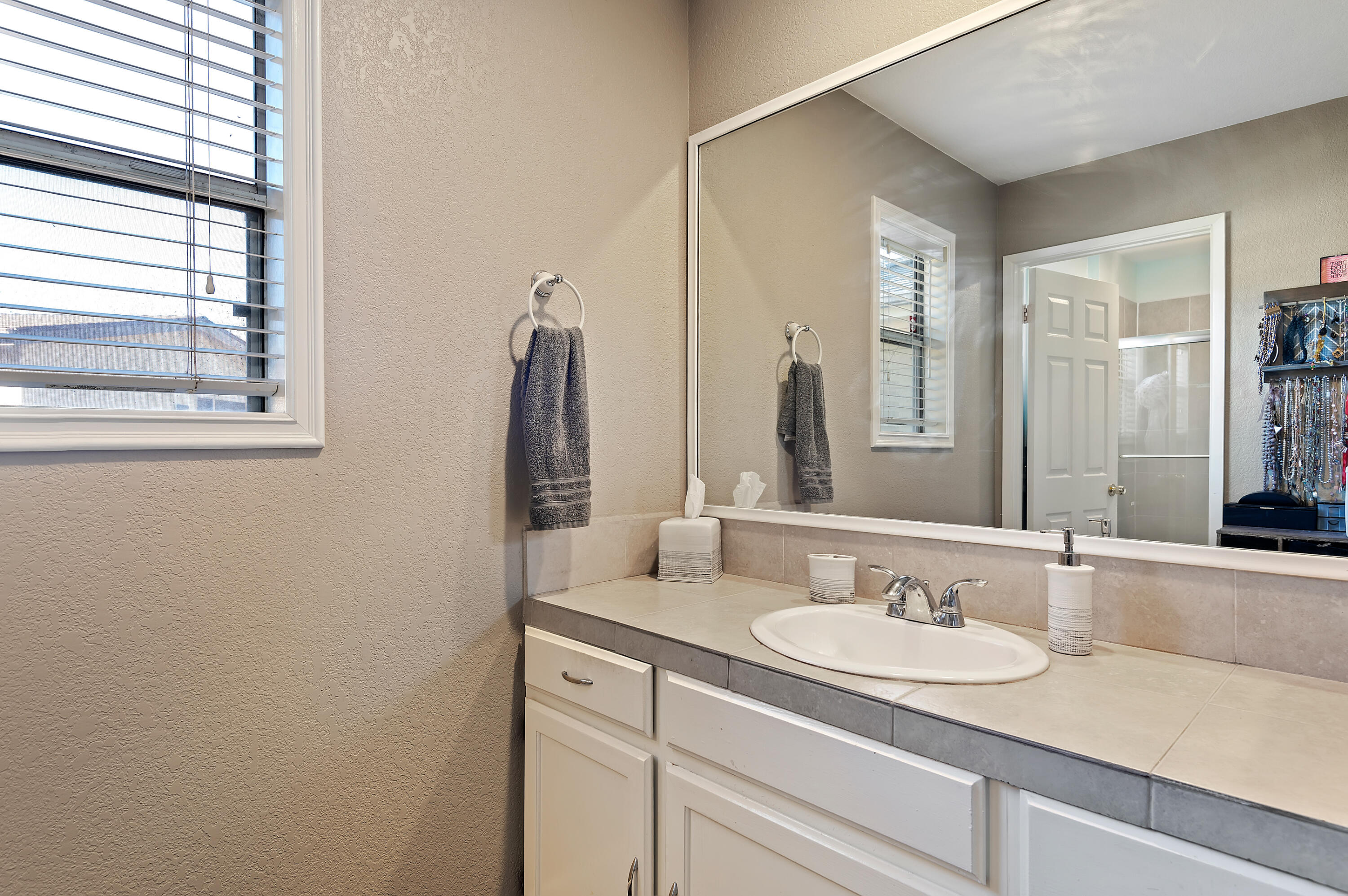 2128 Modoc Road, Unit F Santa Barbara, CA 93101 - Photo 9 of 19 10 - Primary Bathroom