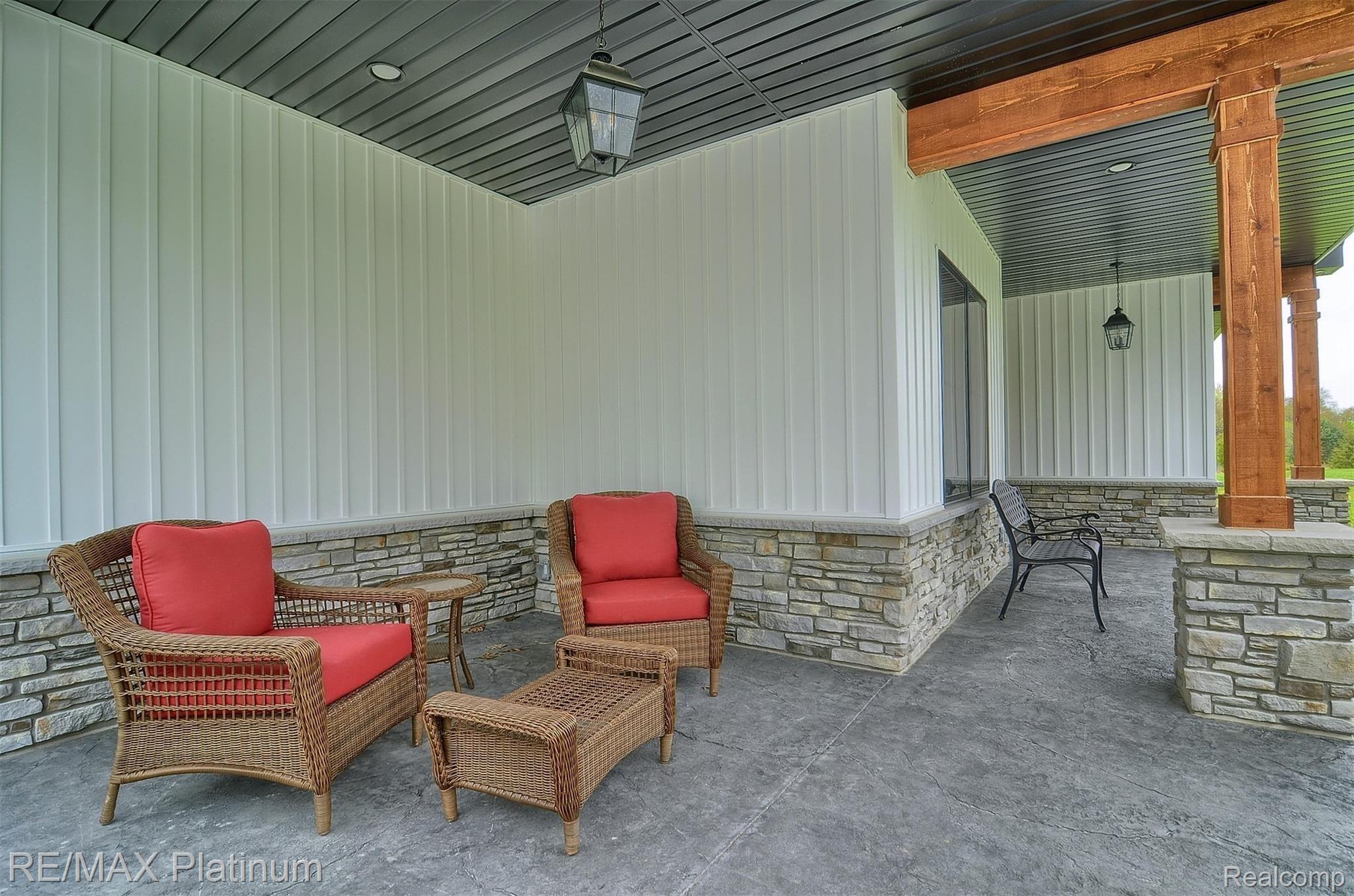 2800 Lannen Road Howell, MI 48855 - Photo 7 of 47 7-Front Porch 2nd View.jpg
