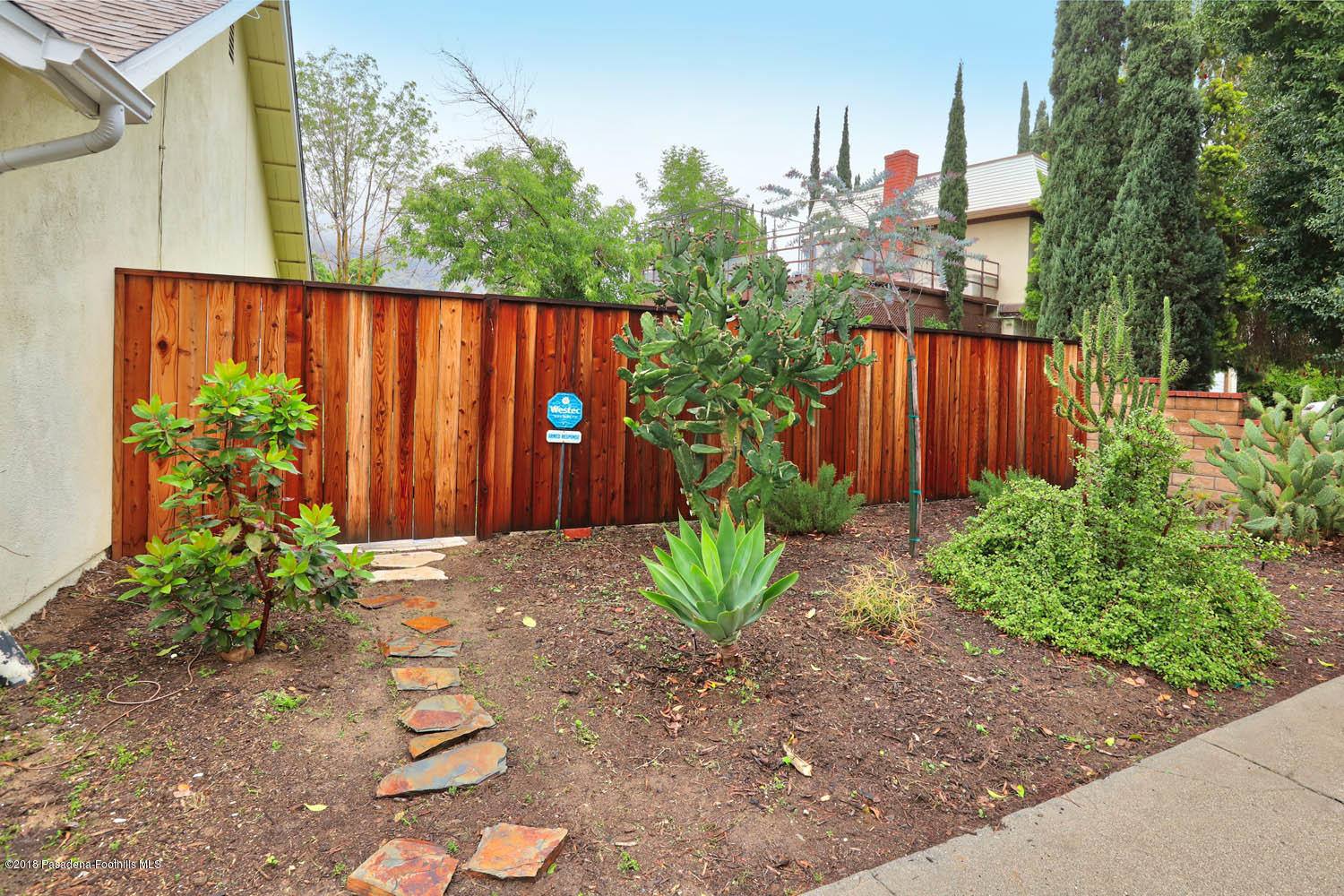 7621 Alpine Way Tujunga, CA 91042 - Photo 27 of 31 MLS_IMG_7042_HDR