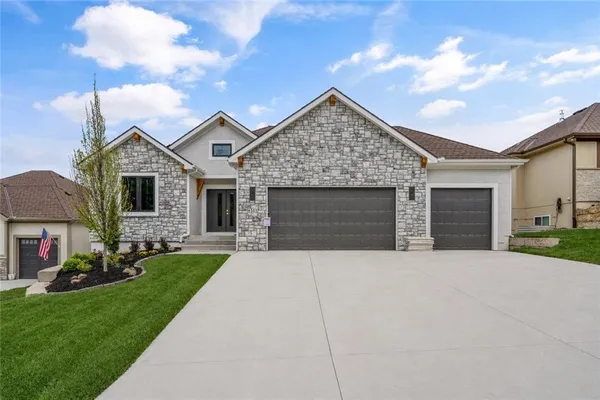 $829,900 | 4363 Northeast Hideaway Drive, Lee's Summit, MO 64064