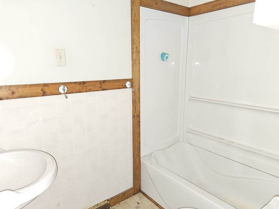 1612 East Cleveland Avenue Decatur, IL 62521 - Photo 13 of 17 bathroom
