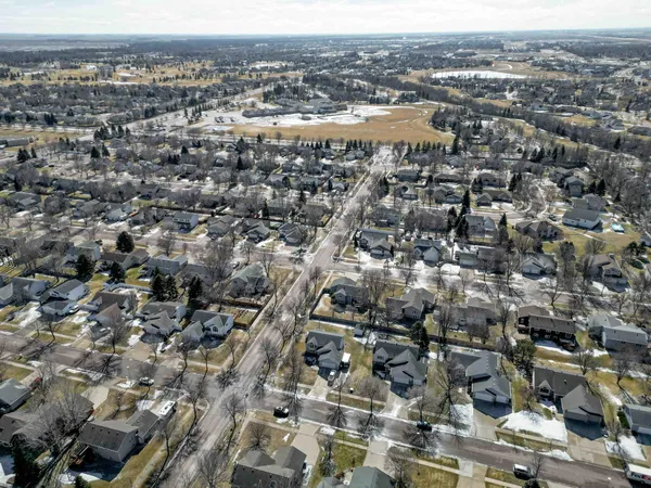 $479,950 | 2808 38th Avenue South, Fargo, ND 58104