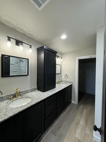 an empty room with wooden floor a ceiling fan and closet